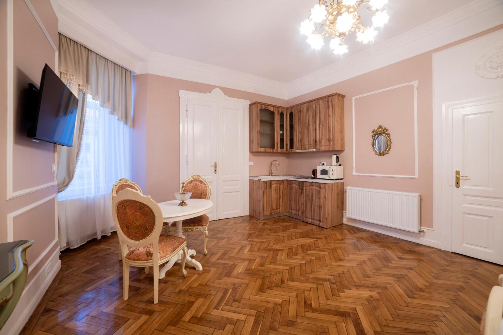 Aesthetic Pleasure - Central Downtown Apartments ออราแด ภายนอก รูปภาพ